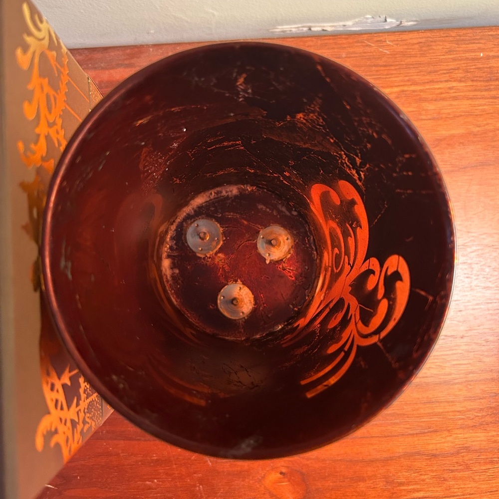 Trudon Empty LARGE intermezzo Bayonne candle vessel. Gold and red foil design. - Picture 10 of 11